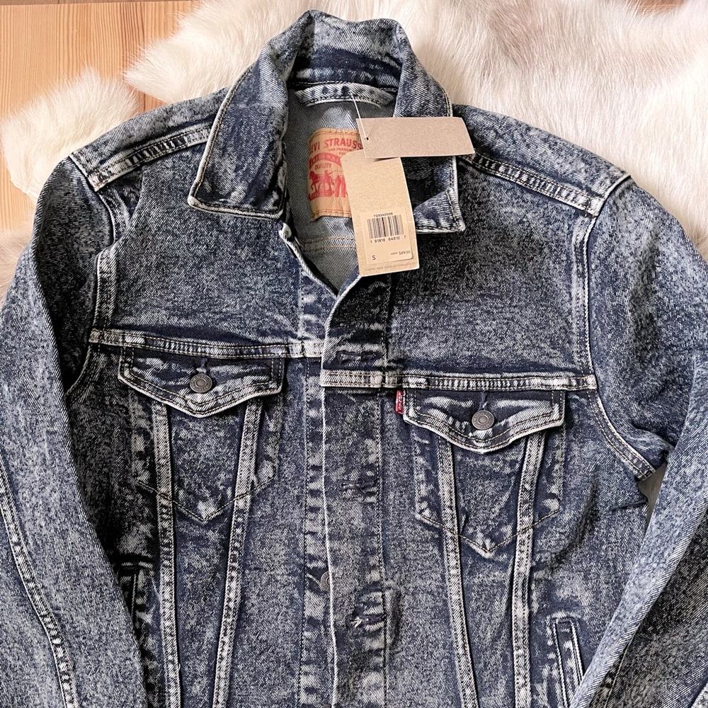 Brand New Levi’s Acid wash Trucker Denim Jacket